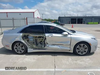 2015 Lincoln MKZ z VIN 3LN6L2GK5FR622117, wystawiony jako IAAI lot #42164455 z przebiegiem 167 156 mil mil oraz . Historia ofert i sprzedaży dostępna na DreamBid. Obrazek 13.