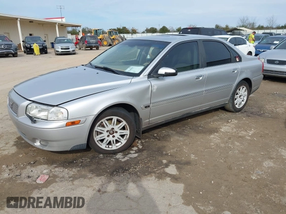 2005 Volvo S80 with VIN YV1TS592351393741, listed as a IAAI auction lot 41463037 with 1 mi miles. Bid and sale history available at carsss.com. Image 2.