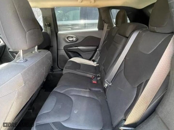 2015 Jeep Cherokee Latitude with VIN 1C4PJLCSXFW781657, listed as a Copart auction lot 45606025 with 132,235 mi miles and Clean Title. Bid and sale history available at carsss.com. Image 6.