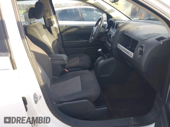 2015 Jeep Compass Sport with VIN 1C4NJCBB4FD343866, listed as a IAAI auction lot 41296043 with 176,664 mi miles. Bid and sale history available at carsss.com. Image 5.