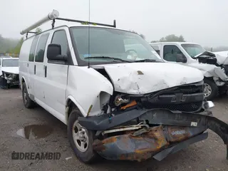 2008 Chevrolet Express Cargo z VIN 1GCFG15XX81224240, wystawiony jako IAAI lot #42208138 z przebiegiem 191 935 mil mil oraz . Historia ofert i sprzedaży dostępna na DreamBid. Obrazek 1.