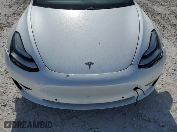 2020 Tesla Model 3 Standard Range Plus z VIN 5YJ3E1EA3LF632566, wystawiony jako Copart lot #56416625 z przebiegiem Nie podano mil oraz Nie do naprawy • Non repairable. Historia ofert i sprzedaży dostępna na DreamBid. Obrazek 11.