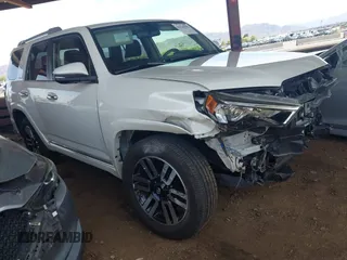 2018 Toyota 4Runner SR5 z VIN JTEBU5JR9J5590710, wystawiony jako IAAI lot #42246010 z przebiegiem 38 589 mil mil oraz . Historia ofert i sprzedaży dostępna na DreamBid. Obrazek 1.