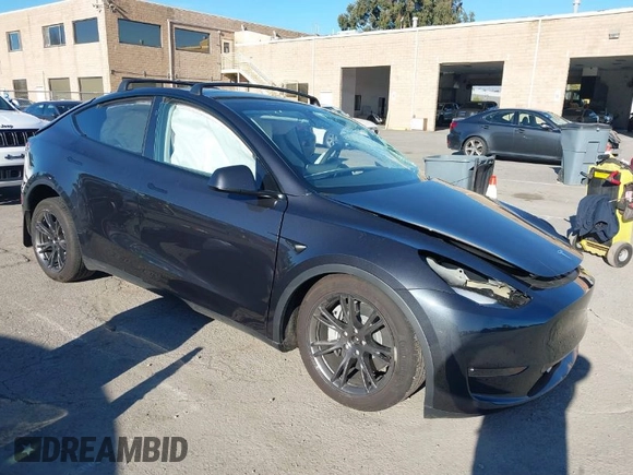 2024 Tesla Model Y Long Range with VIN 7SAYGAEE7RF126351, listed as a IAAI auction lot 41282973 with 5,919 mi miles. Bid and sale history available at carsss.com. Image 1.