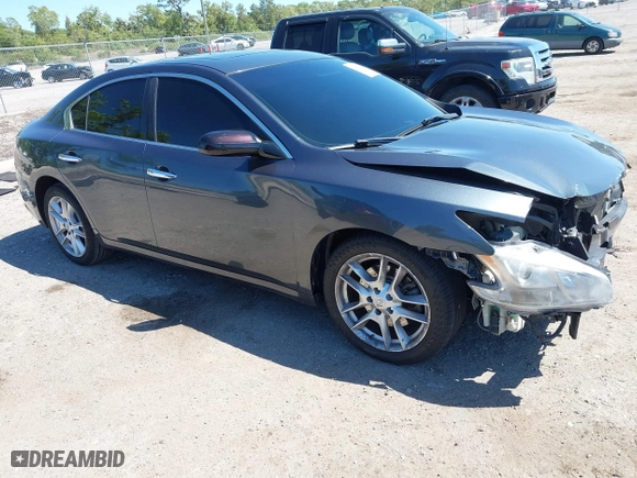 2013 Nissan Maxima 3.5 S with VIN 1N4AA5APXDC806397, listed as a IAAI auction lot 42044981 with 135,969 mi miles. Bid and sale history available at carsss.com. Image 1.