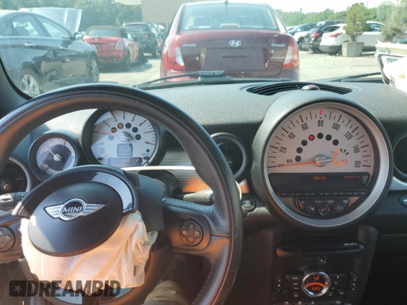 2013 MINI Convertible z VIN WMWZN3C54DT568237, wystawiony jako Copart lot #72354594 z przebiegiem 141 058 mil mil oraz Szkoda całkowita • Salvage title. Historia ofert i sprzedaży dostępna na DreamBid. Obrazek 9.