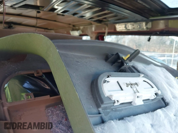 1998 Dodge Caravan SE z VIN 1B4GP44R9WB659280, wystawiony jako IAAI lot #41234164 z przebiegiem Nie podano mil oraz . Historia ofert i sprzedaży dostępna na DreamBid. Obrazek 8.