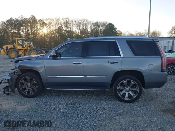 2018 Cadillac Escalade Luxury z VIN 1GYS3BKJ1JR307525, wystawiony jako IAAI lot #41800377 z przebiegiem 171 484 mil mil oraz . Historia ofert i sprzedaży dostępna na DreamBid. Obrazek 14.