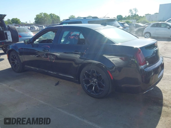2019 Chrysler 300 S z VIN 2C3CCABG8KH628668, wystawiony jako IAAI lot #42060870 z przebiegiem 86 694 mil mil oraz . Historia ofert i sprzedaży dostępna na DreamBid. Obrazek 14.
