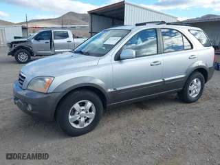 2007 Kia Sorento EX with VIN KNDJC736475664724, listed as a IAAI auction lot 41723879 with 84,952 mi miles. Bid and sale history available at carsss.com. Image 2.
