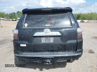 2018 Toyota 4Runner SR5 z VIN JTEBU5JR9J5567945, wystawiony jako IAAI lot #41965866 z przebiegiem 67 821 mil mil oraz . Historia ofert i sprzedaży dostępna na DreamBid. Obrazek 16.