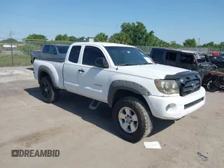 2005 Toyota Tacoma PreRunner z VIN 5TETU62N25Z106163, wystawiony jako IAAI lot #42276409 z przebiegiem 230 953 mil mil oraz . Historia ofert i sprzedaży dostępna na DreamBid. Obrazek 1.