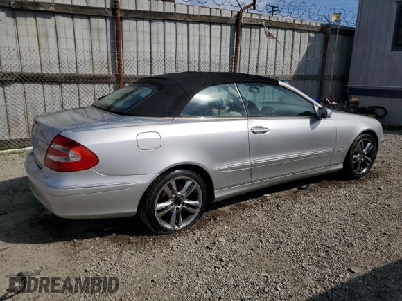 2004 Mercedes-Benz CLK 320 z VIN WDBTK65G24T032144, wystawiony jako Copart lot #48421025 z przebiegiem 157 180 mil mil oraz Szkody całkowita. Historia ofert i sprzedaży dostępna na DreamBid. Obrazek 3.