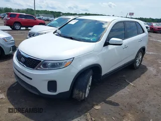 2014 Kia Sorento LX with VIN 5XYKT3A69EG539397, listed as a IAAI auction lot 39879930 with 1 mi miles. Bid and sale history available at carsss.com. Image 2.