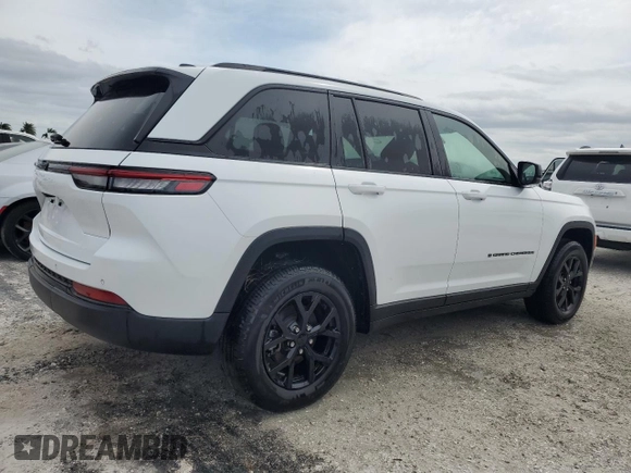 2024 Jeep Grand Cherokee Altitude with VIN 1C4RJGAG5R8546493, listed as a Copart auction lot 75140814 with 11,611 mi miles and Non repairable. Bid and sale history available at DreamBid. Image 3.