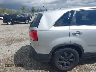 2013 Kia Sorento LX with VIN 5XYKTCA60DG372961, listed as a IAAI auction lot 42061693 with 181,034 mi miles. Bid and sale history available at carsss.com. Image 20.
