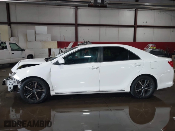2014 Toyota Camry L with VIN 4T1BF1FKXEU306754, listed as a IAAI auction lot 41613218 with 195,692 mi miles. Bid and sale history available at carsss.com. Image 14.