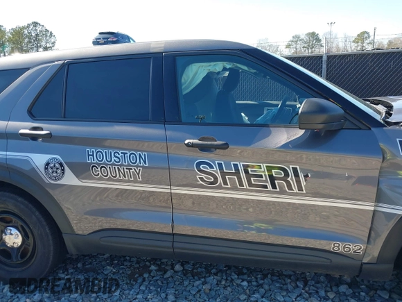2021 Ford Police Interceptor z VIN 1FM5K8ACXMNA03127, wystawiony jako IAAI lot #41732905 z przebiegiem 73 398 mil mil oraz . Historia ofert i sprzedaży dostępna na DreamBid. Obrazek 14.