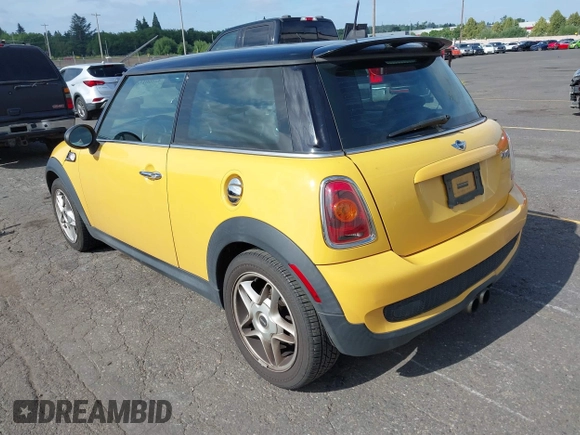 2009 MINI Hardtop S z VIN WMWMF73579TT97876, wystawiony jako IAAI lot #42500156 z przebiegiem 115 037 mil mil oraz . Historia ofert i sprzedaży dostępna na DreamBid. Obrazek 3.