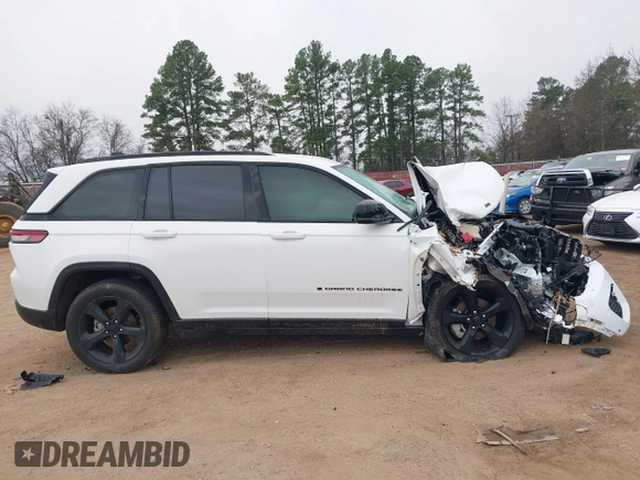 2023 Jeep Grand Cherokee Limited with VIN 1C4RJHBG6PC533640, listed as a IAAI auction lot 41499772 with Not provided miles and . Bid and sale history available at DreamBid. Image 13.