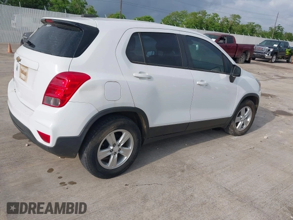 2019 Chevrolet Trax LS with VIN 3GNCJKSB0KL233670, listed as a IAAI auction lot 42161810 with 131,486 mi miles. Bid and sale history available at carsss.com. Image 4.