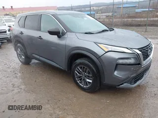 2022 Nissan Rogue S z VIN 5N1BT3ABXNC708582, wystawiony jako IAAI lot #41660173 z przebiegiem 48 469 mil mil oraz . Historia ofert i sprzedaży dostępna na DreamBid. Obrazek 1.