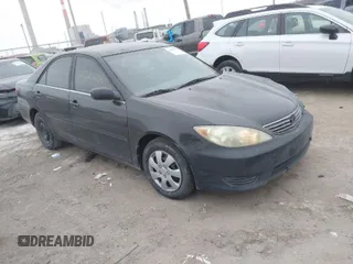 2005 Toyota Camry STD z VIN 4T1BE32K65U086680, wystawiony jako IAAI lot #41395726 z przebiegiem 264 247 mil mil oraz . Historia ofert i sprzedaży dostępna na DreamBid. Obrazek 1.