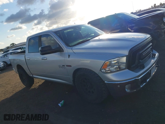 2015 Ram 1500 Big Horn z VIN 1C6RR7LM1FS728001, wystawiony jako IAAI lot #41421255 z przebiegiem 125 037 mil mil oraz . Historia ofert i sprzedaży dostępna na DreamBid. Obrazek 13.