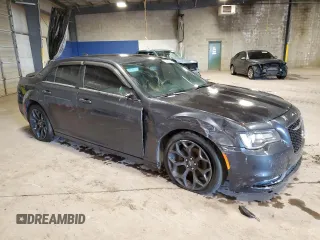 2019 Chrysler 300 S z VIN 2C3CCABG2KH516027, wystawiony jako Copart lot #84686654 z przebiegiem 73 155 mil mil oraz Szkoda całkowita • Salvage title. Historia ofert i sprzedaży dostępna na DreamBid. Obrazek 4.
