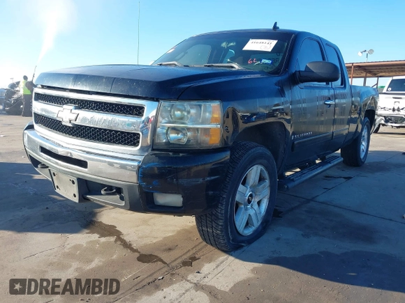 2007 Chevrolet Silverado 1500 LT w/2LT with VIN 2GCEC19J271675569, listed as a IAAI auction lot 41648141 with 293,825 mi miles. Bid and sale history available at carsss.com. Image 2.