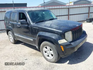 2009 Jeep Liberty Sport z VIN 1J8GP28K59W535386, wystawiony jako IAAI lot #41721138 z przebiegiem 137 200 mil mil oraz . Historia ofert i sprzedaży dostępna na DreamBid. Obrazek 1.