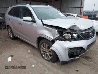 2011 Kia Sorento SX with VIN 5XYKW4A26BG098494, listed as a IAAI auction lot 41246531 with 200,901 mi miles. Bid and sale history available at carsss.com. Image 1.