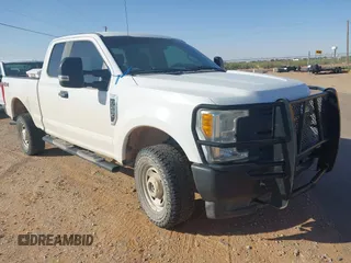 2017 Ford F-250 XLT with VIN 1FT7X2B67HEB92247, listed as a IAAI auction lot 42256813 with 137,486 mi miles and . Bid and sale history available at DreamBid. Image 1.
