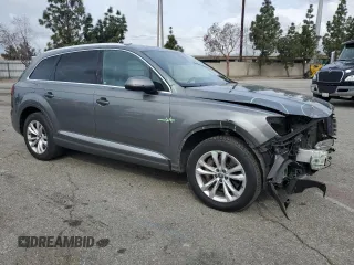 2017 Audi Q7 Premium Plus with VIN WA1LAAF78HD027417, listed as a Copart auction lot 50961825 with 122,053 mi miles and Salvage Title. Bid and sale history available at carsss.com. Image 4.
