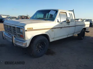 1985 Ford F-250 with VIN 1FTHX2516FKA70773, listed as a IAAI auction lot 41953313 with 986,298 mi miles. Bid and sale history available at carsss.com. Image 2.