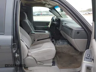 2005 Chevrolet Suburban LT with VIN 3GNEC16Z95G131012, listed as a IAAI auction lot 41249292 with 269,331 mi miles and . Bid and sale history available at DreamBid. Image 5.