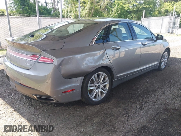 2016 Lincoln MKZ z VIN 3LN6L2J90GR614644, wystawiony jako IAAI lot #42547420 z przebiegiem 45 237 mil mil oraz . Historia ofert i sprzedaży dostępna na DreamBid. Obrazek 4.