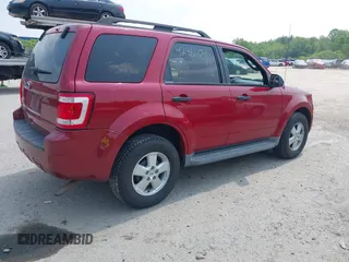 2010 Ford Escape XLT z VIN 1FMCU9D78AKA34458, wystawiony jako IAAI lot #42481104 z przebiegiem 134 755 mil mil oraz . Historia ofert i sprzedaży dostępna na DreamBid. Obrazek 4.