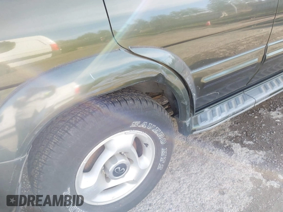 1997 Infiniti QX4 z VIN JNRAR05Y3VW000457, wystawiony jako IAAI lot #41714875 z przebiegiem 302 199 mil mil oraz . Historia ofert i sprzedaży dostępna na DreamBid. Obrazek 6.