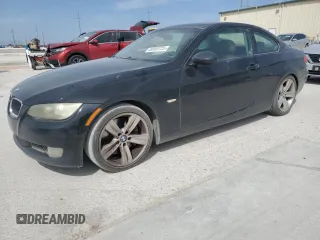 2009 BMW 3 Series 335i z VIN WBAWB73579P045278, wystawiony jako Copart lot #49503725 z przebiegiem 251 361 mil mil oraz Czysty tytuł • Clean title. Historia ofert i sprzedaży dostępna na DreamBid. Obrazek 1.