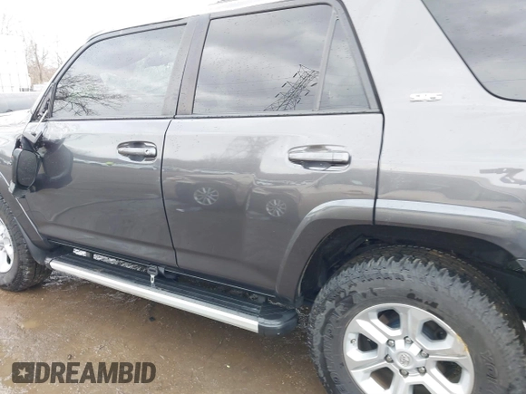 2018 Toyota 4Runner SR5 z VIN JTEBU5JR6J5487132, wystawiony jako IAAI lot #41673630 z przebiegiem 126 697 mil mil oraz . Historia ofert i sprzedaży dostępna na DreamBid. Obrazek 14.