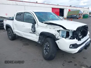2023 Toyota Tacoma SR z VIN 3TMCZ5AN0PM541700, wystawiony jako IAAI lot #41819408 z przebiegiem 14 216 mil mil oraz . Historia ofert i sprzedaży dostępna na DreamBid. Obrazek 1.
