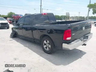 2019 Ram 1500 SLT z VIN 1C6RR6TT5KS561556, wystawiony jako IAAI lot #42174298 z przebiegiem 86 005 mil mil oraz . Historia ofert i sprzedaży dostępna na DreamBid. Obrazek 3.