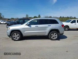 2011 Jeep Grand Cherokee Limited z VIN 1J4RR5GG8BC556064, wystawiony jako IAAI lot #42014688 z przebiegiem 151 706 mil mil oraz . Historia ofert i sprzedaży dostępna na DreamBid. Obrazek 14.