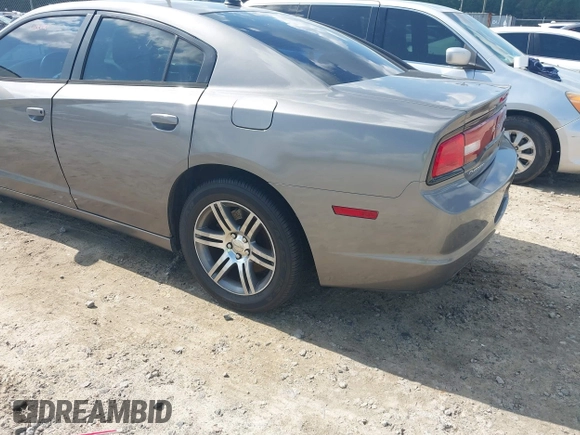 2014 Dodge Charger Police z VIN 2C3CDXAT8EH186106, wystawiony jako IAAI lot #42360605 z przebiegiem 126 794 mil mil oraz . Historia ofert i sprzedaży dostępna na DreamBid. Obrazek 6.