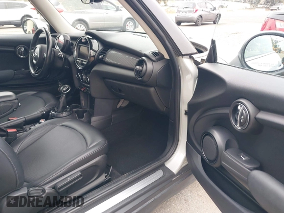 2016 MINI Hardtop with VIN WMWXP5C5XG3B76383, listed as a IAAI auction lot 42087668 with 69,290 mi miles and . Bid and sale history available at DreamBid. Image 5.