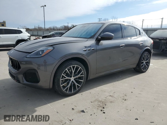 2023 Maserati Grecale Modena z VIN ZN682AVM8P7434729, wystawiony jako Copart lot #88773195 z przebiegiem Nie podano mil oraz Szkody całkowita. Historia ofert i sprzedaży dostępna na DreamBid. Obrazek 1.
