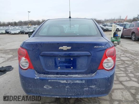 2012 Chevrolet Sonic LS z VIN 1G1JA5SH6C4199806, wystawiony jako IAAI lot #41454660 z przebiegiem 124 691 mil mil oraz . Historia ofert i sprzedaży dostępna na DreamBid. Obrazek 16.