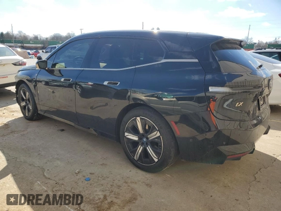 2023 BMW iX xDrive50 z VIN WB523CF04PCL57730, wystawiony jako Copart lot #44370183 z przebiegiem 5 038 mil mil oraz . Historia ofert i sprzedaży dostępna na DreamBid. Obrazek 2.