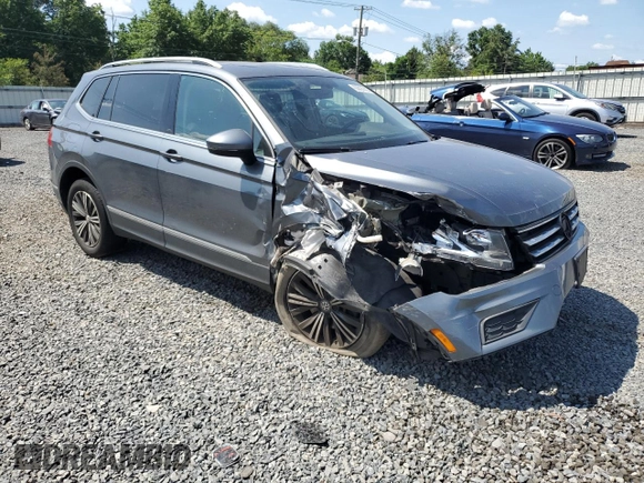2018 Volkswagen Tiguan SEL z VIN 3VV2B7AX5JM065899, wystawiony jako Copart lot #65825635 z przebiegiem 115 677 mil mil oraz Szkoda całkowita • Salvage title. Historia ofert i sprzedaży dostępna na DreamBid. Obrazek 4.